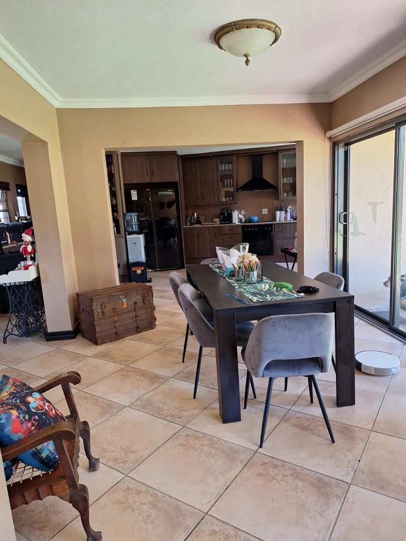 To Let 4 Bedroom Property for Rent in Melodie North West